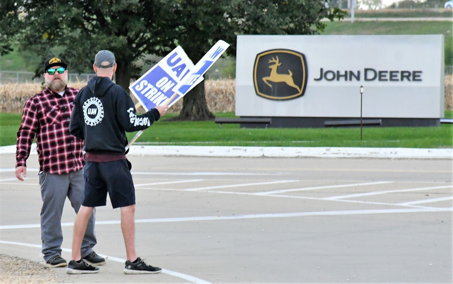 102021-qc-nws-deerestrikebm11.jpg